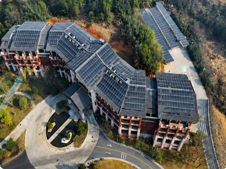 岳阳汨罗维景生态度假酒店 1MW 光伏+充电桩项目实景